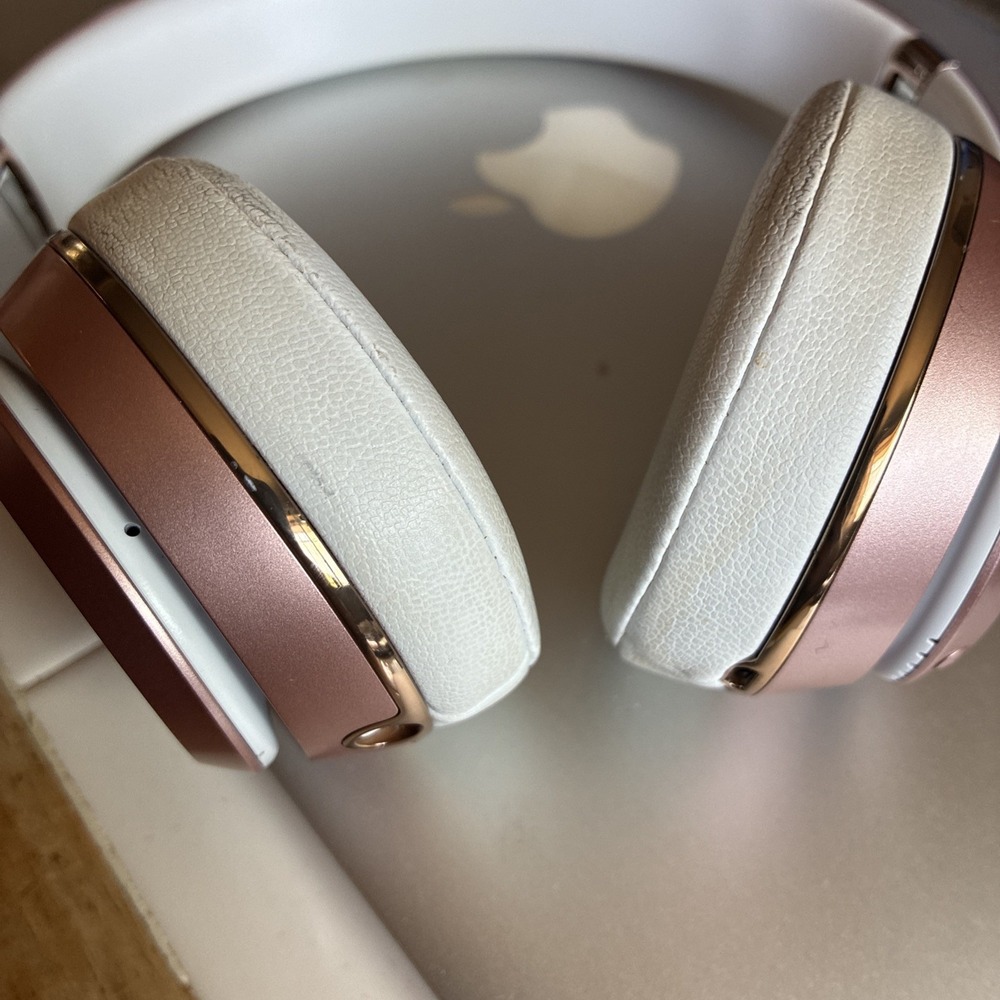 Beats Solo3 Wireless On-Ear Headphones Rose Gold - Authentic & Tested ππΆπ - Picture 3 of 10